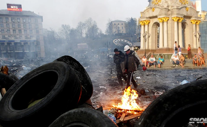 Xem trực thăng không người lái quay cảnh bạo loạn ở Ukraine từ trên không