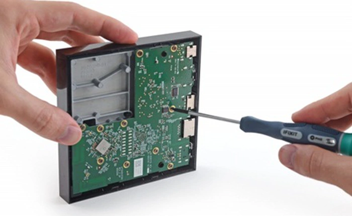 Fire TV của Amazon bị "mổ bụng": Chip Snapdragon 600, tấm tản nhiệt lớn