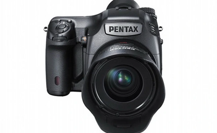 Ricoh giới thiệu Pentax 645Z: cảm biến medium format CMOS 51.4 MP, ISO 204.800, giá 8.500 USD