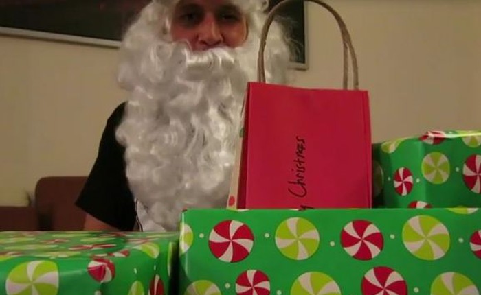 [Video] Chơi khăm đám bạn bằng những món quà Giáng Sinh cực độc