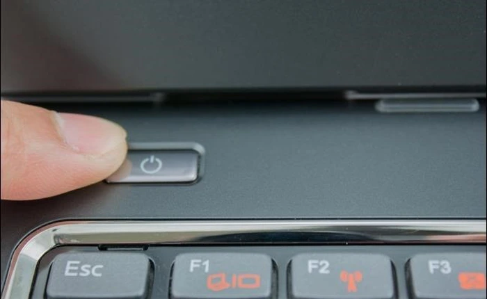 Tắt máy tính bằng phím nguồn có thật sự an toàn?