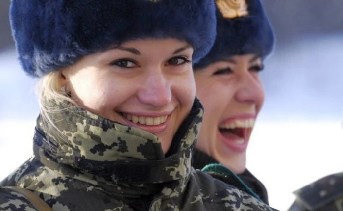 Ngắm nhìn vẻ đẹp chết người của nữ binh lính Ukraine