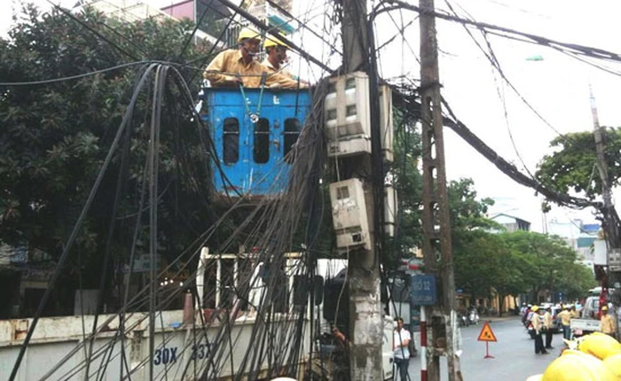 Khách hàng bị gián đoạn dịch vụ khi Hà Nội ra tay xóa mạng nhện cáp viễn thông