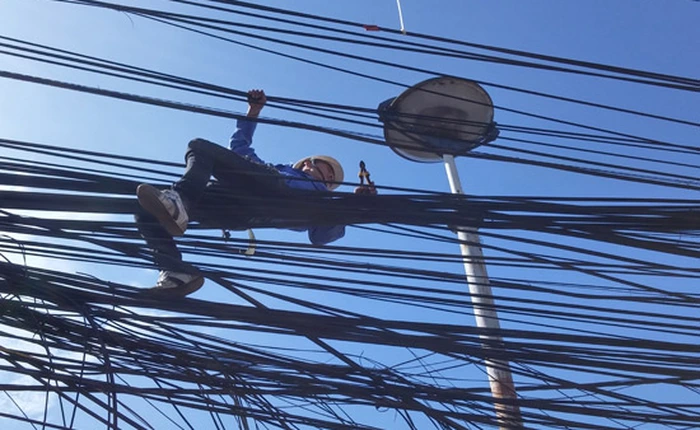 Cận cảnh Hà Nội dẹp "mạng nhện" cáp viễn thông, truyền hình