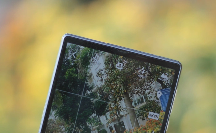 (Video) Đánh giá Sharp Aquos SH-04F: Lập dị kiểu Nhật