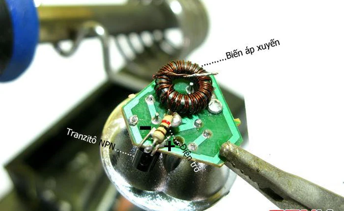 Tự chế đèn Pin độc đáo hoạt động bằng... nước lã