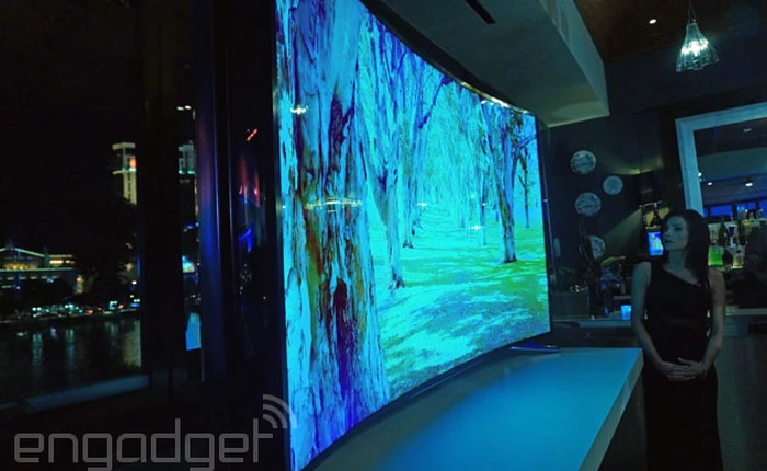 [CES 2014] TV của Samsung có thể bẻ cong theo ý muốn