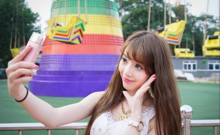 Những vụ tai nạn khủng khiếp vì chụp selfie khi đi du lịch