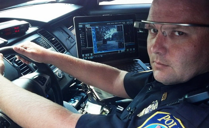 Cảnh sát Dubai được trang bị Google Glass để phát hiện người vi phạm giao thông