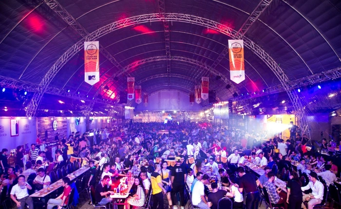 Hàng nghìn người Sài Gòn hào hứng tham gia lễ hội bia