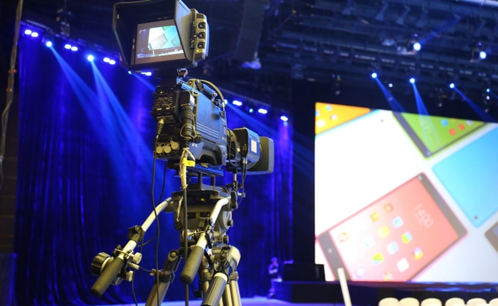 Quang cảnh sự kiện Xiaomi ra mắt MIUI 7  và Redmi Note 2 trước giờ G