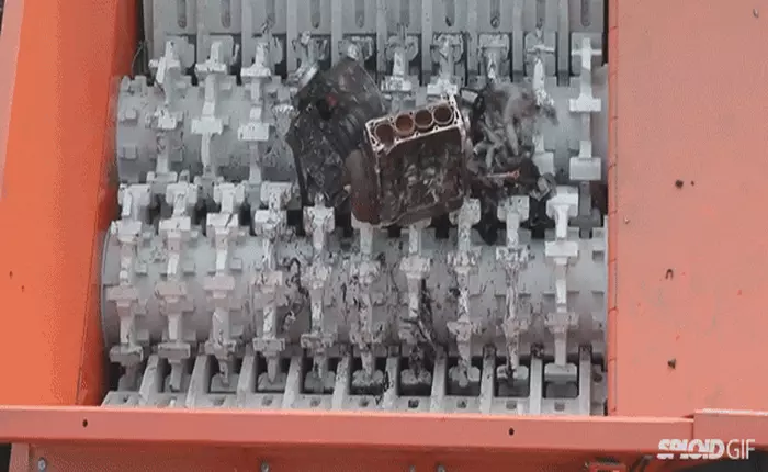 [Video] Xem cỗ máy nghiền khổng lồ "xơi tái" những chiếc động cơ cũ