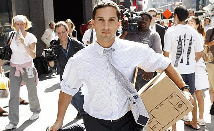 Làng di động thế giới: Cứ lỗ là... cắt nhân công