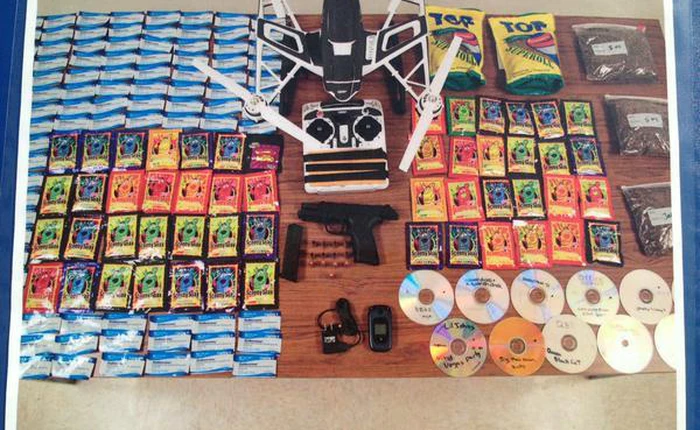 Hai người bị bắt vì dùng drone để vận chuyển đĩa sex và ma túy