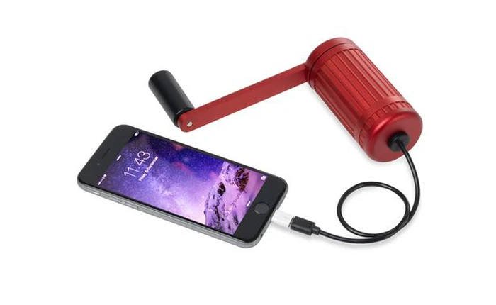 Crankmonkey: Phụ kiện độc đáo "quay tay" để sạc điện thoại