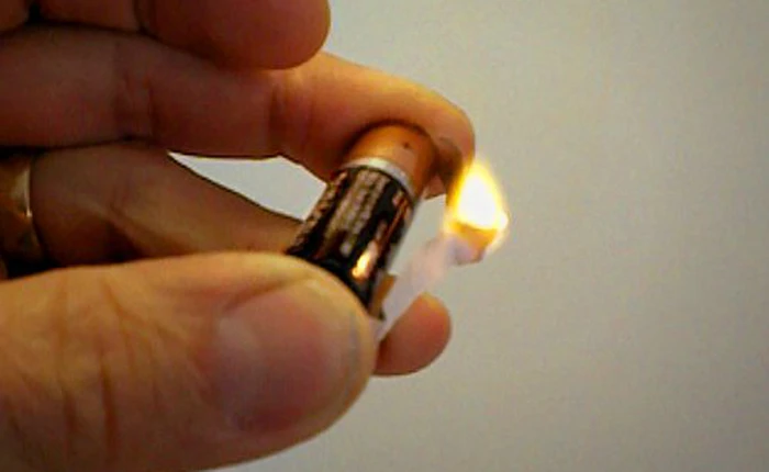 Cùng xem Pin Li-ion nóng lên và phát nổ dưới camera hồng ngoại