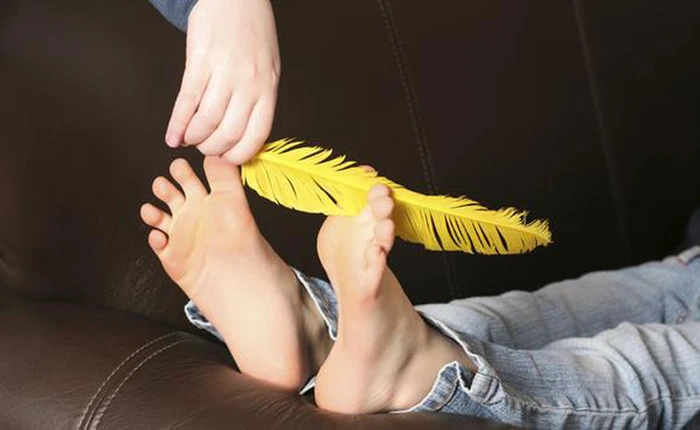 Vì sao bạn không thể cù chính mình?