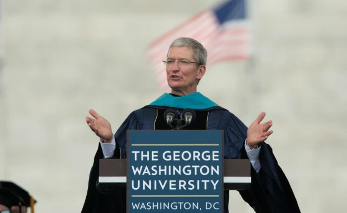 Bài phát biểu ấn tượng của Tim Cook: "Hãy thay đổi thế giới!"