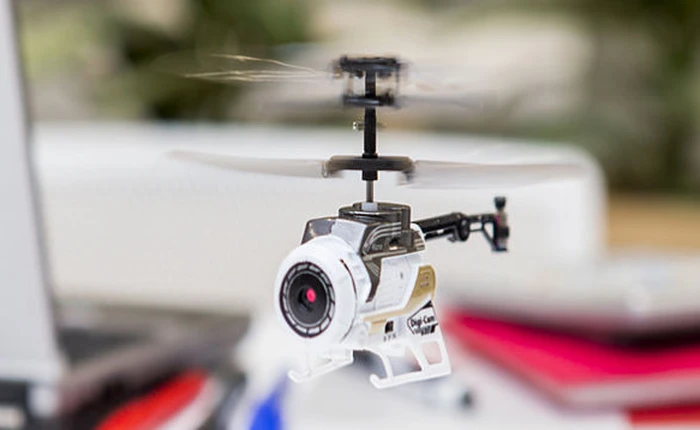 Biến máy quay thành trực thăng RC tí hon biết bay