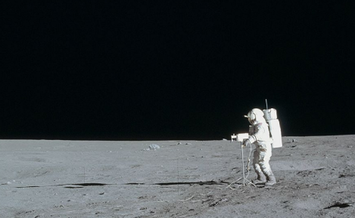 Phi công tàu Apollo nói rằng UFO đã từng ngăn cản một vụ chiến tranh hạt nhân