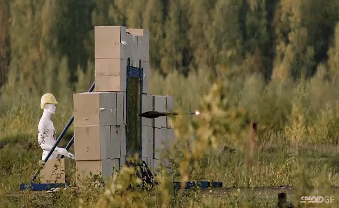 45 lớp kính chống đạn có thể cản phá 1 quả RPG-7?