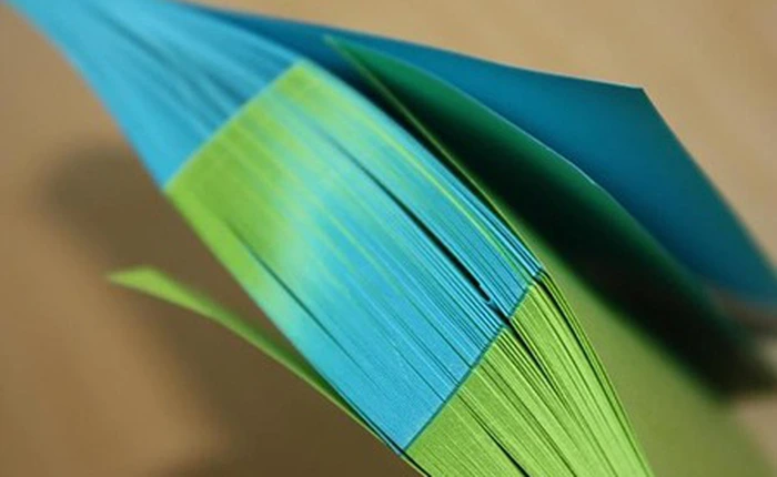 Đố bạn làm được: kéo rời 2 cuốn sách đan xen nhau