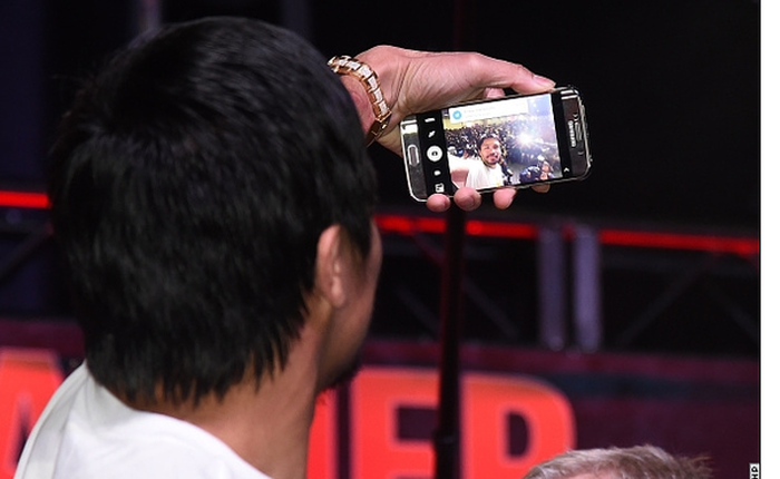 Pacquiao quảng cáo cho Samsung vẫn vô tư dùng iPhone