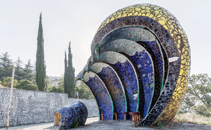 Vẻ đẹp kỳ bí của những trạm dừng xe buýt còn sót lại từ thời Xô Viết