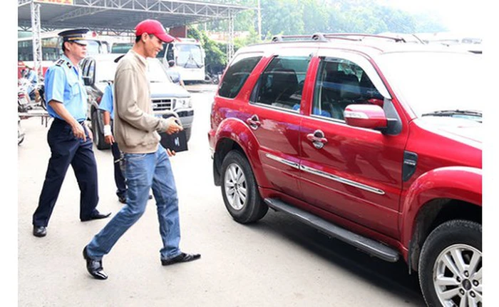 Xử phạt 106 xe Uber và Grab taxi