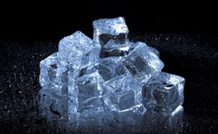 Tia laser có thể làm nước đóng băng