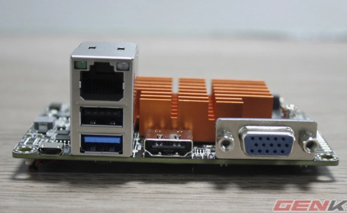 ECS Liva: Bạn đã sẵn sàng cho thời đại máy tính bỏ túi?