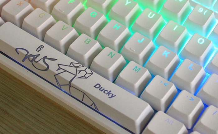 Ducky Year of The Goat: Bàn phím dê trắng tinh khôi kỷ niệm năm Ất Mùi