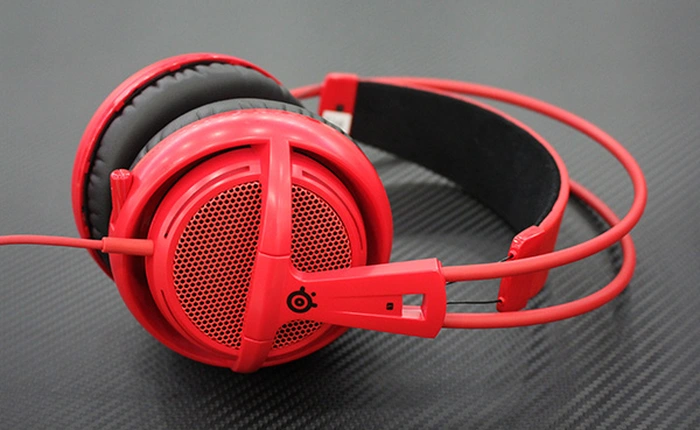 “Trên tai” SteelSeries Siberia 200 Forged Red: Sống lại một huyền thoại