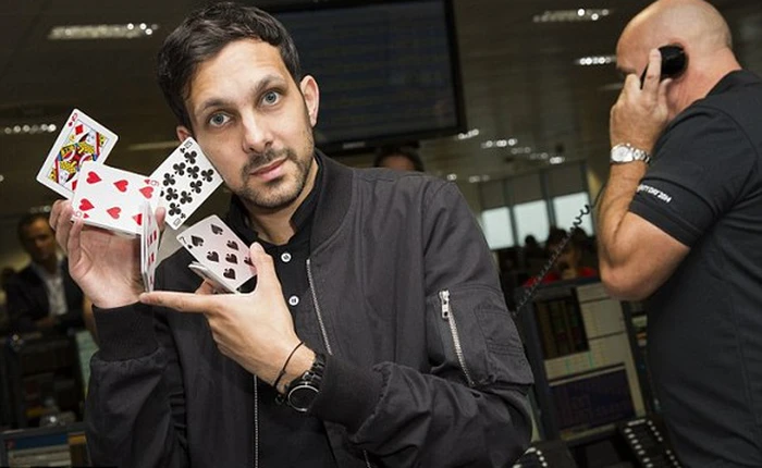 Lật tẩy bí mật trong ảo thuật chọn lá bài