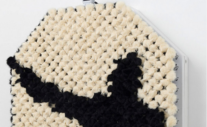 Chiếc gương “thần kỳ” làm từ 1000 cục lông