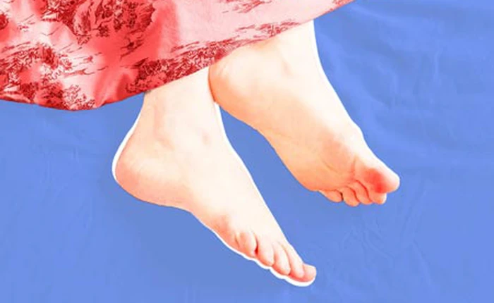 Thò 1 chân ra khỏi chăn sẽ giúp bạn ngủ ngon hơn