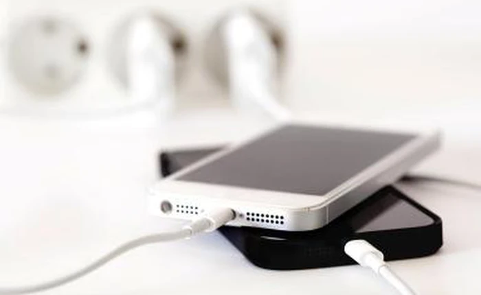Giải mã những tin đồn đầy rẫy trên mạng về sạc pin điện thoại