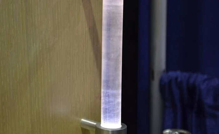 Tay nắm cửa tự diệt khuẩn độc đáo do teen sáng chế