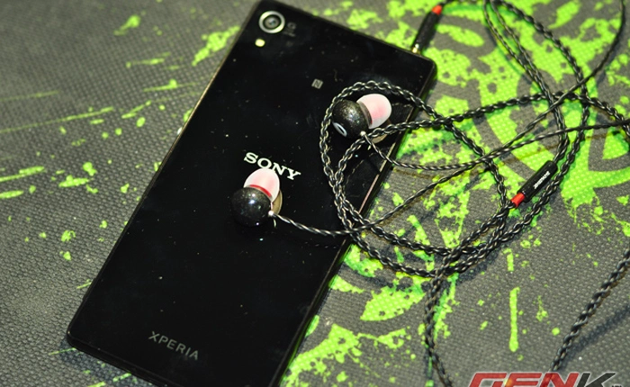 Mở hộp Sony Xperia Z3+ phiên bản Nhật, không có nhiều đột phá