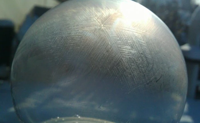 Những vật bị đóng băng một cách vô cùng kì lạ