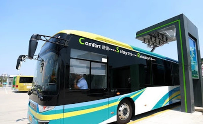 Trung Quốc vận hành xe buýt điện sạc đầy trong 10 giây