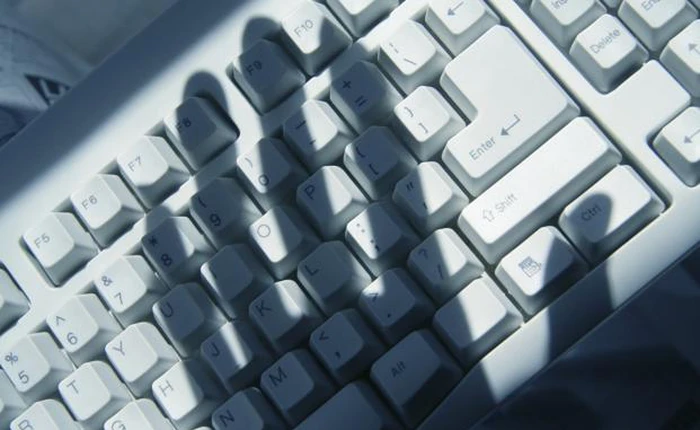 6 teen người Anh bị bắt vì hack Microsoft, Sony và Amazon