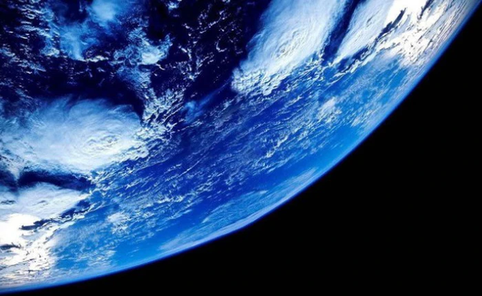 Vì sao bầu trời ban đêm lại có màu đen?