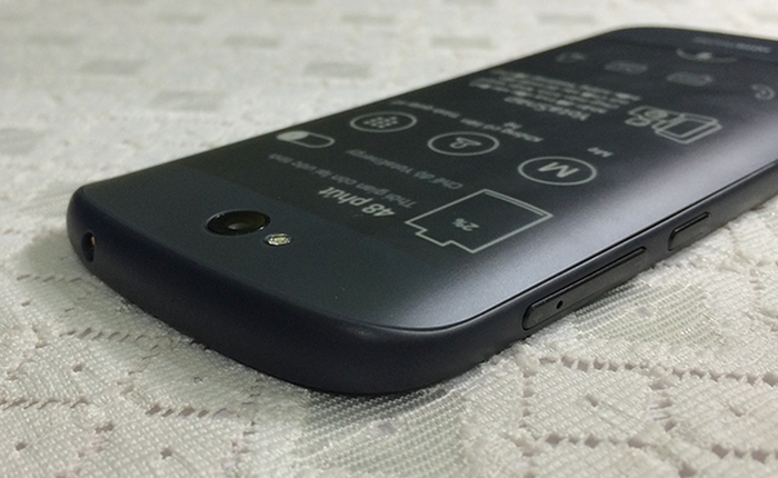 Cảm nhận nhanh YotaPhone 2: chú gấu "2 mặt" tới từ xứ sở Bạch Dương