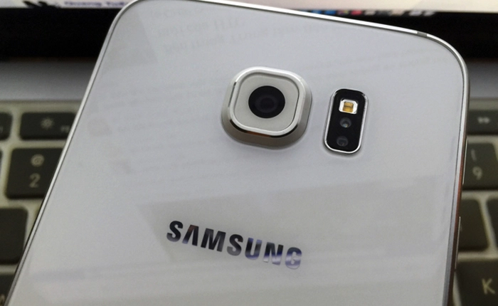 Thực hư lỗi đèn flash trên Galaxy S6/S6 edge