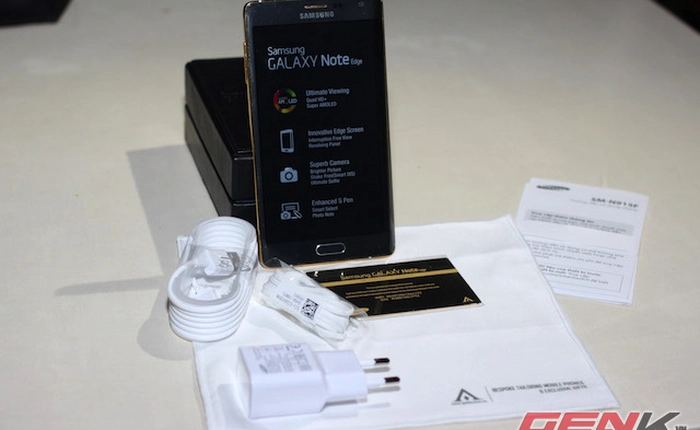 Mở hộp Galaxy Note Edge phiên bản mạ vàng, chỉ có 10 chiếc