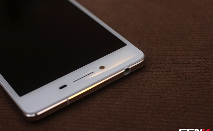 Cận cảnh R7 Lite - smartphone cận cao cấp, vỏ nhôm sắp bán ra tại Việt Nam