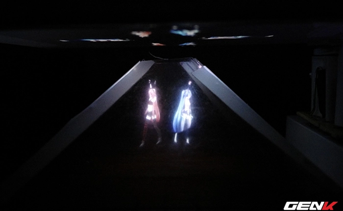 Tự chế "máy chiếu phim 3D" trong không khí, phim viễn tưởng đã thành hiện thực