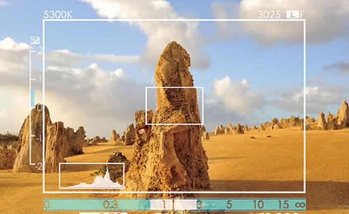 Quang học và điện tử: lựa chọn nào cho kính ngắm máy ảnh