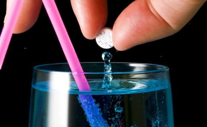 Bị làm phiền khi chơi game, một anh chàng đánh thuốc mê bạn gái